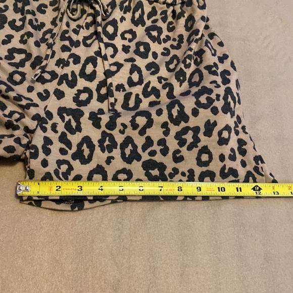 🍂Adorable Cheetah print lounge shorts! - Picture 6 of 10